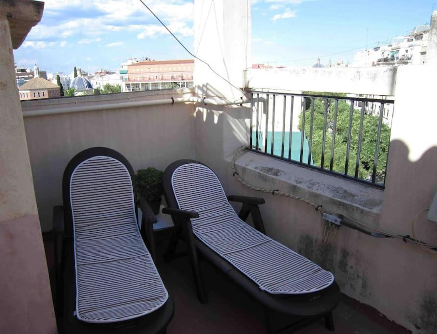 Young Penthouse Валенсия Екстериор снимка