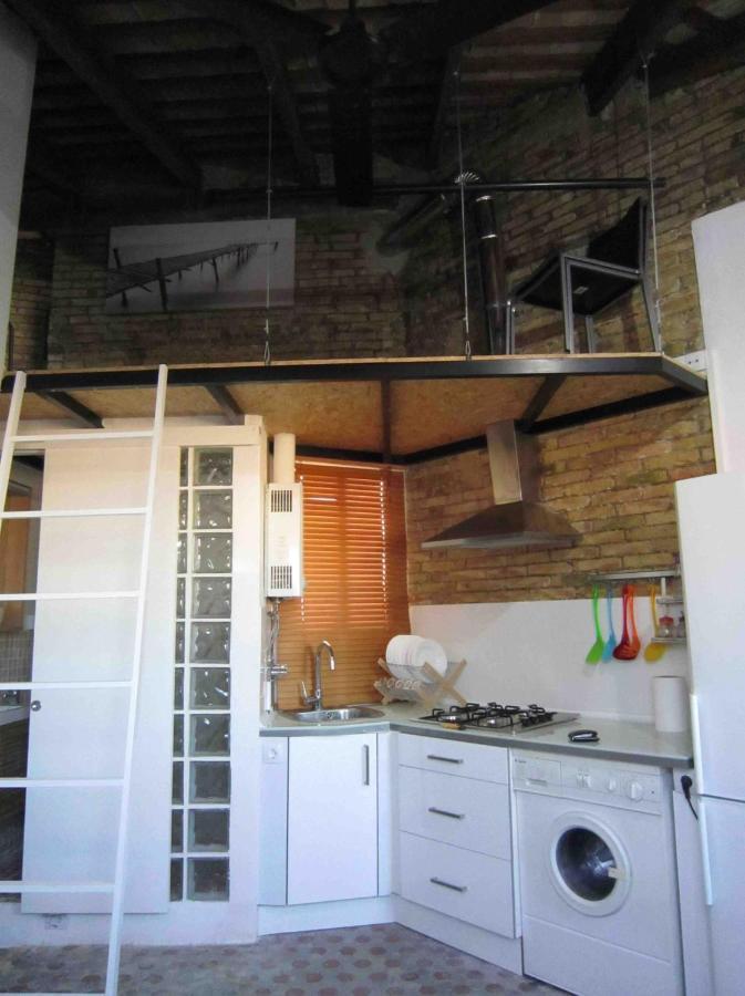 Young Penthouse Валенсия Екстериор снимка